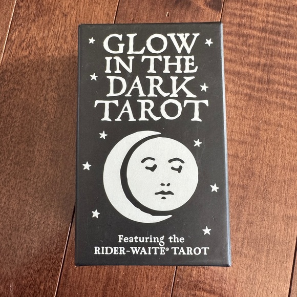 US Games System Inc Other - Glow In The Dark Tarot 78 Card Deck